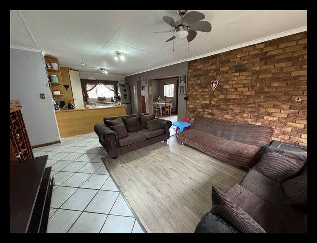 3 BEDROOM TOWNHOUSE FOR SALE IN TERENURE